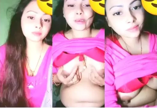 Horny Desi Aunty Shows Off Her Massive Tits in Pink Saree